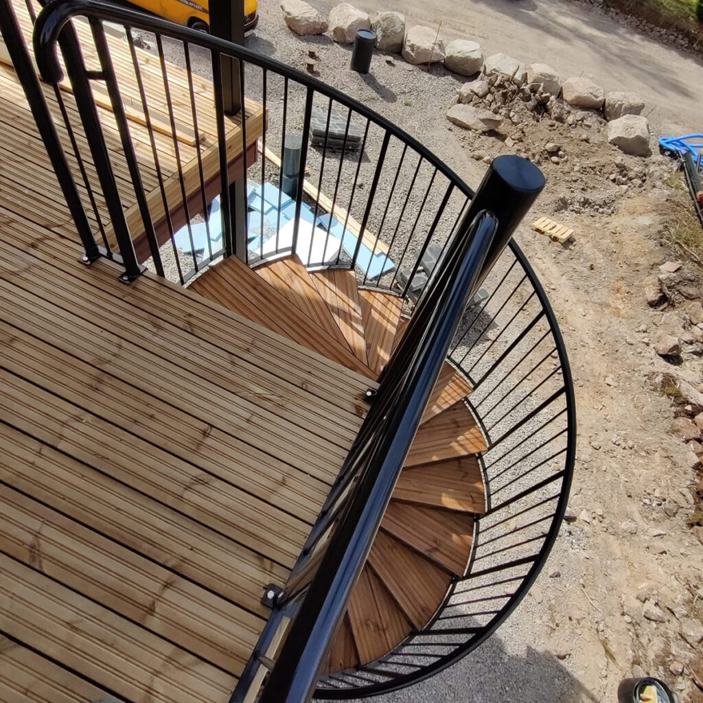 Puu- ja metalliportaat -TH-Portaat