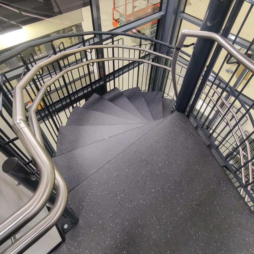 Metalliportaat, kaiteet ja huoltotasot - TH-Portaat Oy