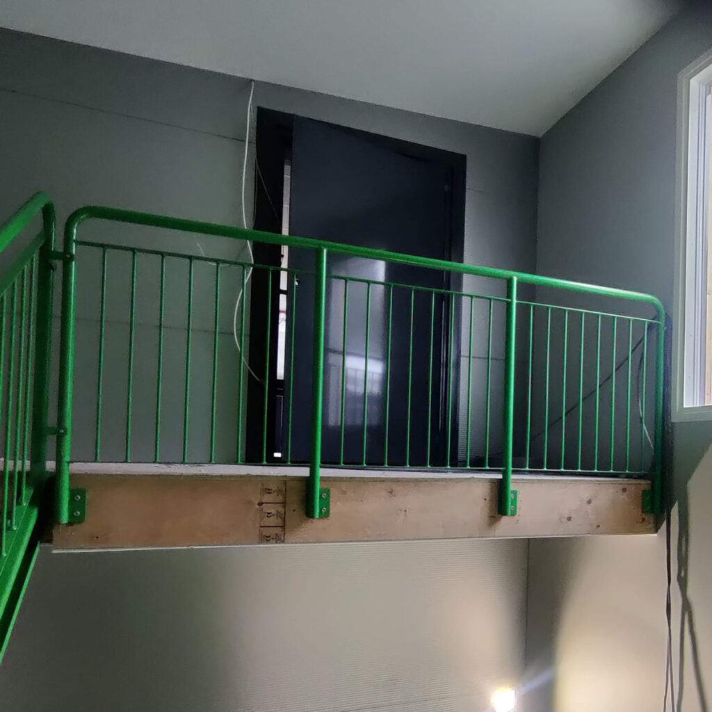 Metalliportaat, kaiteet ja huoltotasot - TH-Portaat Oy