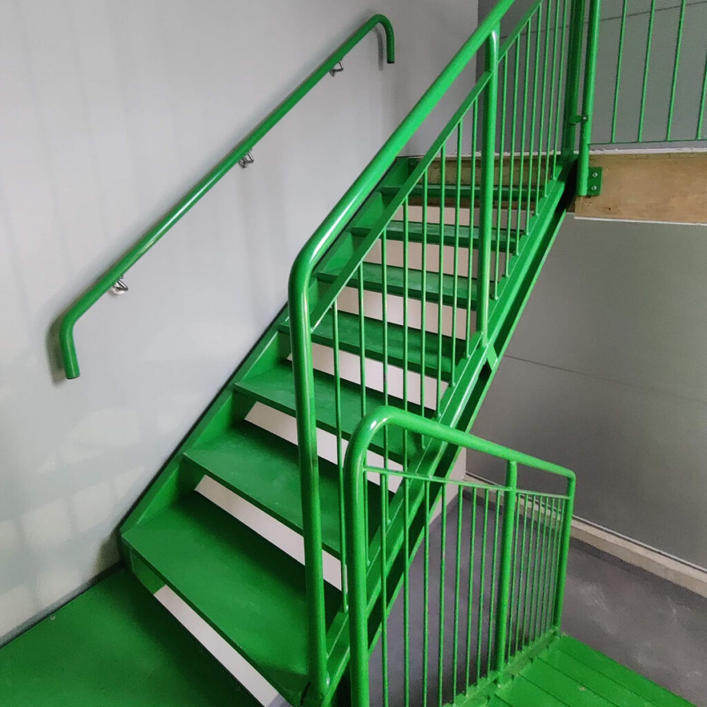 Metalliportaat, kaiteet ja huoltotasot - TH-Portaat Oy