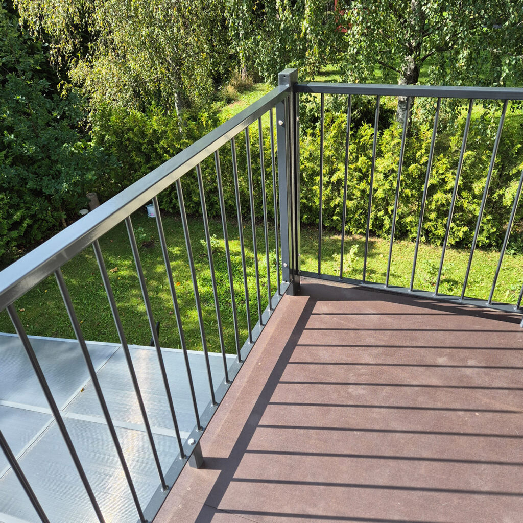 Puu- ja metalliportaat -TH-Portaat