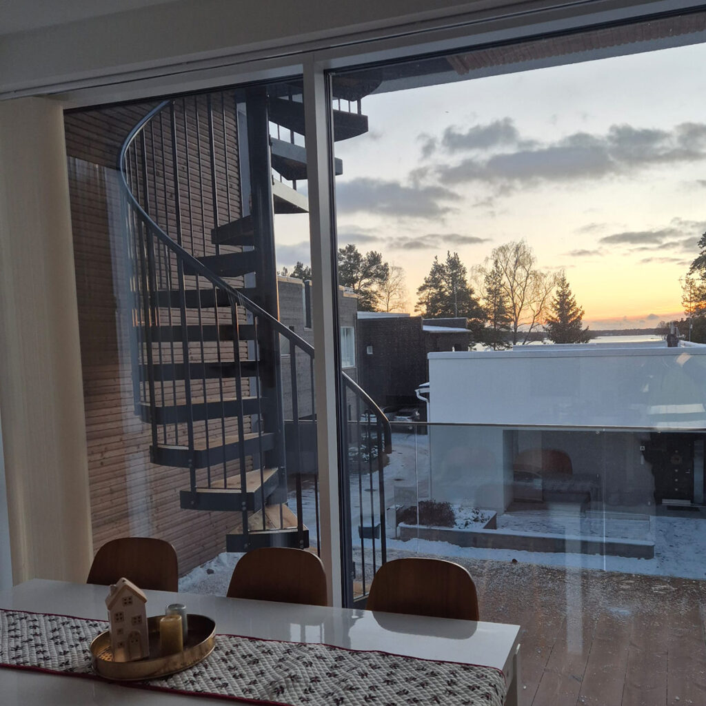 Puu- ja metalliportaat -TH-Portaat