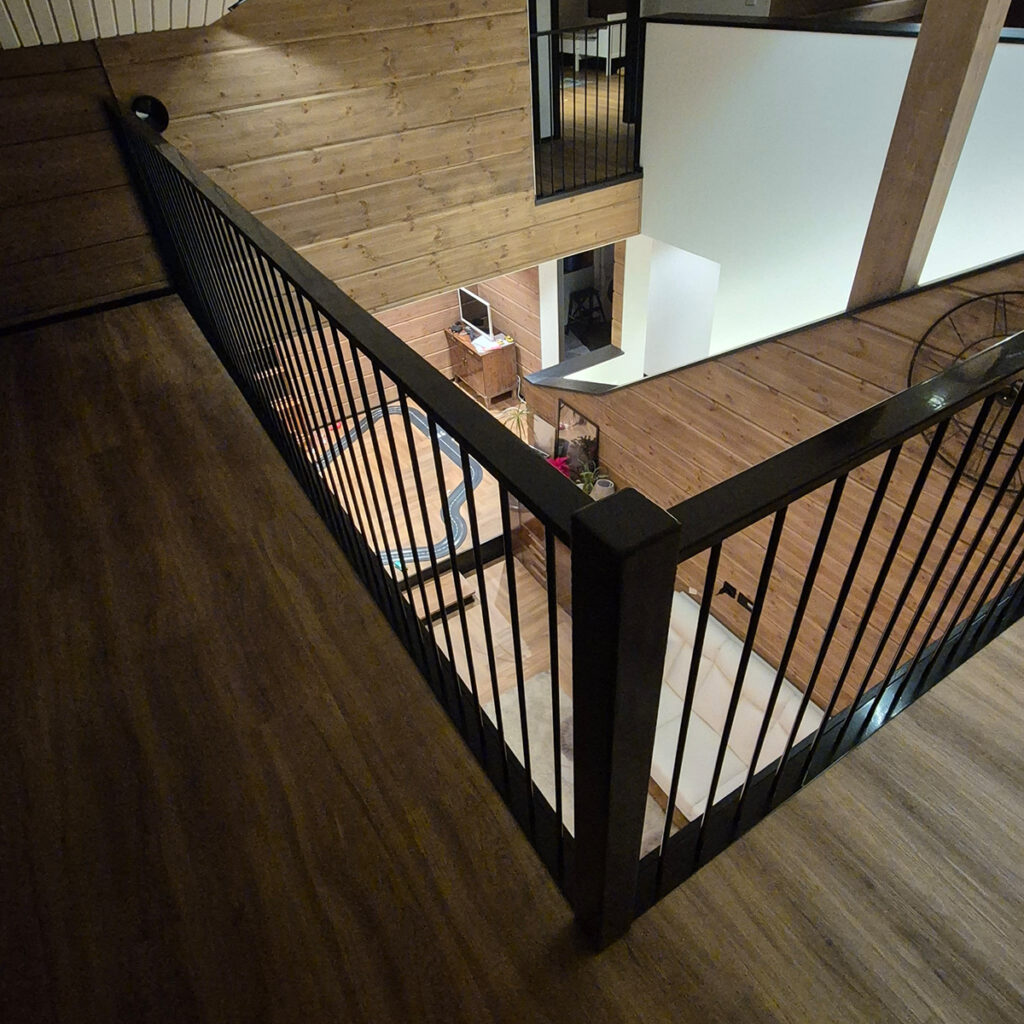 Puu- ja metalliportaat -TH-Portaat